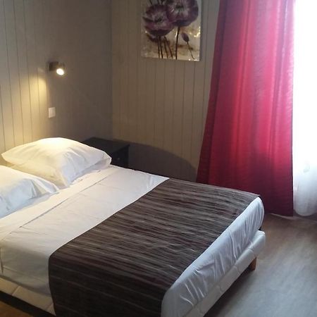 L' R Du Port Hotel Courseulles-sur-Mer Buitenkant foto