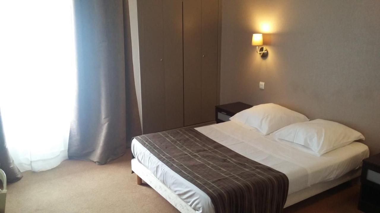 L' R Du Port Hotel Courseulles-sur-Mer Buitenkant foto